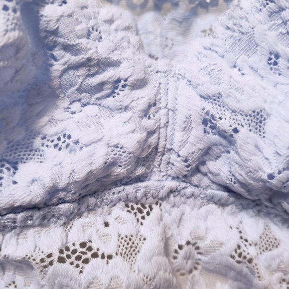 Softest lace classic bralette - Picture 4 of 4